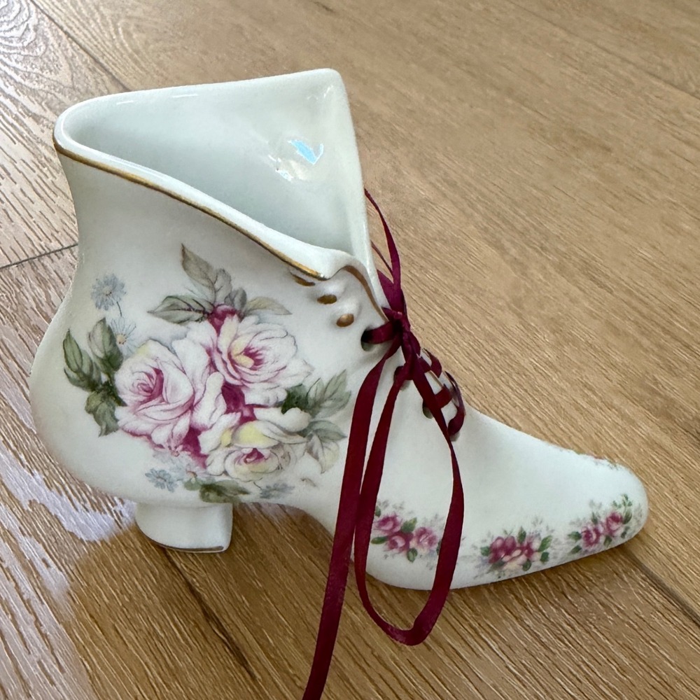 Andrea by Sadek Porcelain Victorian Boot Figurine Floral Rose Gold Trim 12289